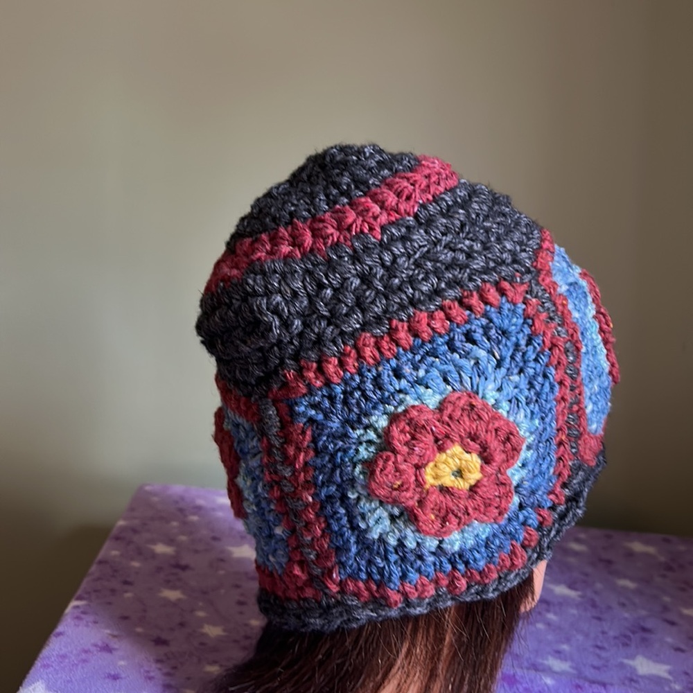 Crochet flowers beanie medium wool blend beautiful new - Picture 3 of 11